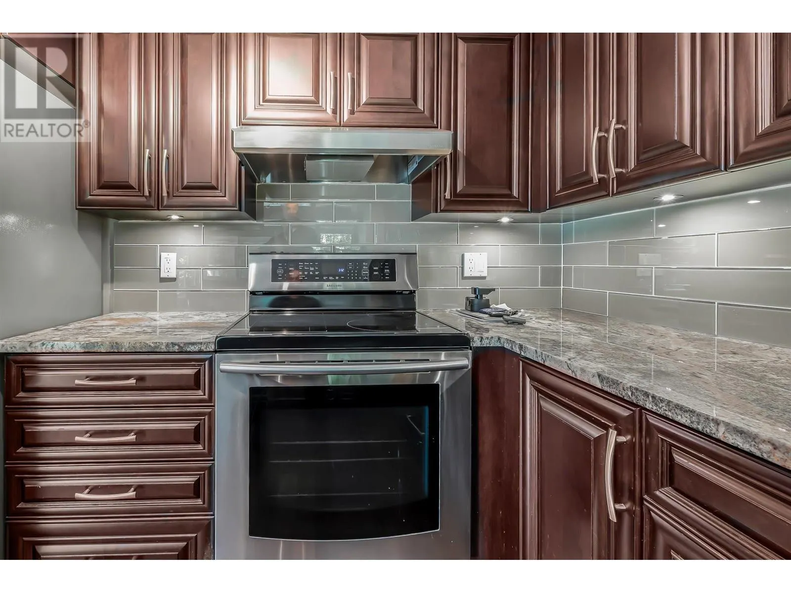 101 180 RAVINE DRIVE