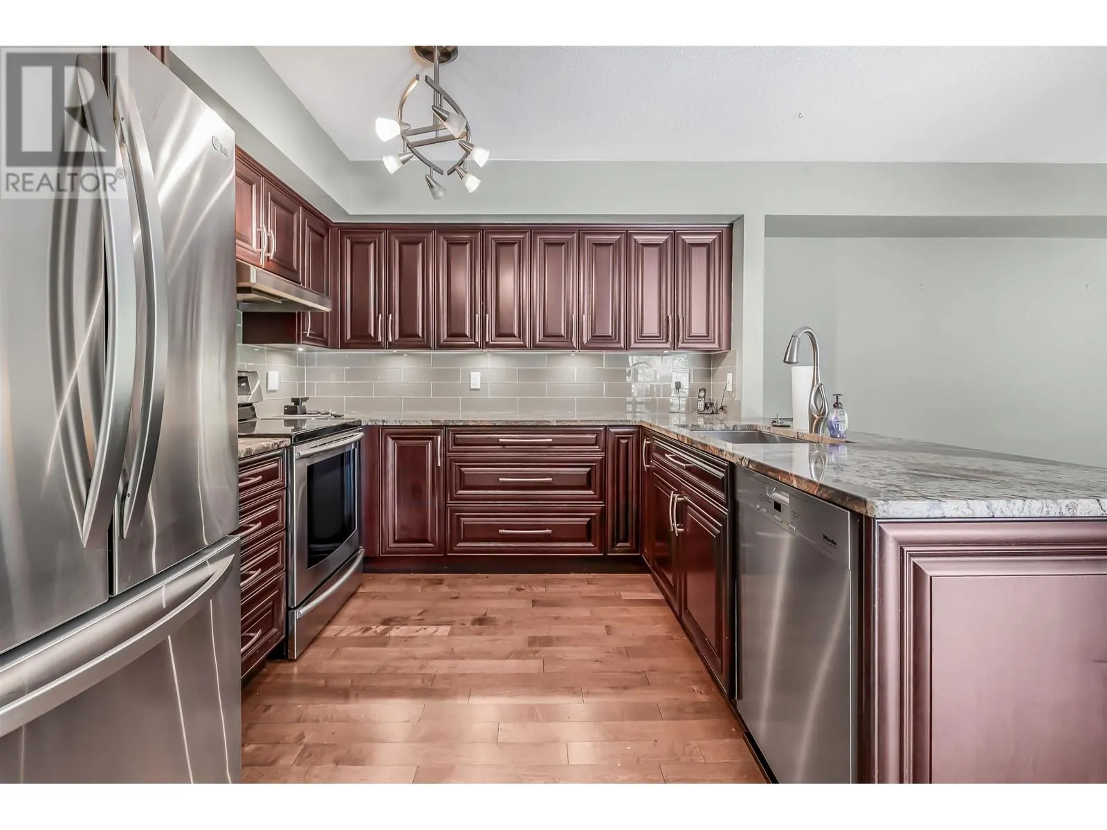 101 180 RAVINE DRIVE