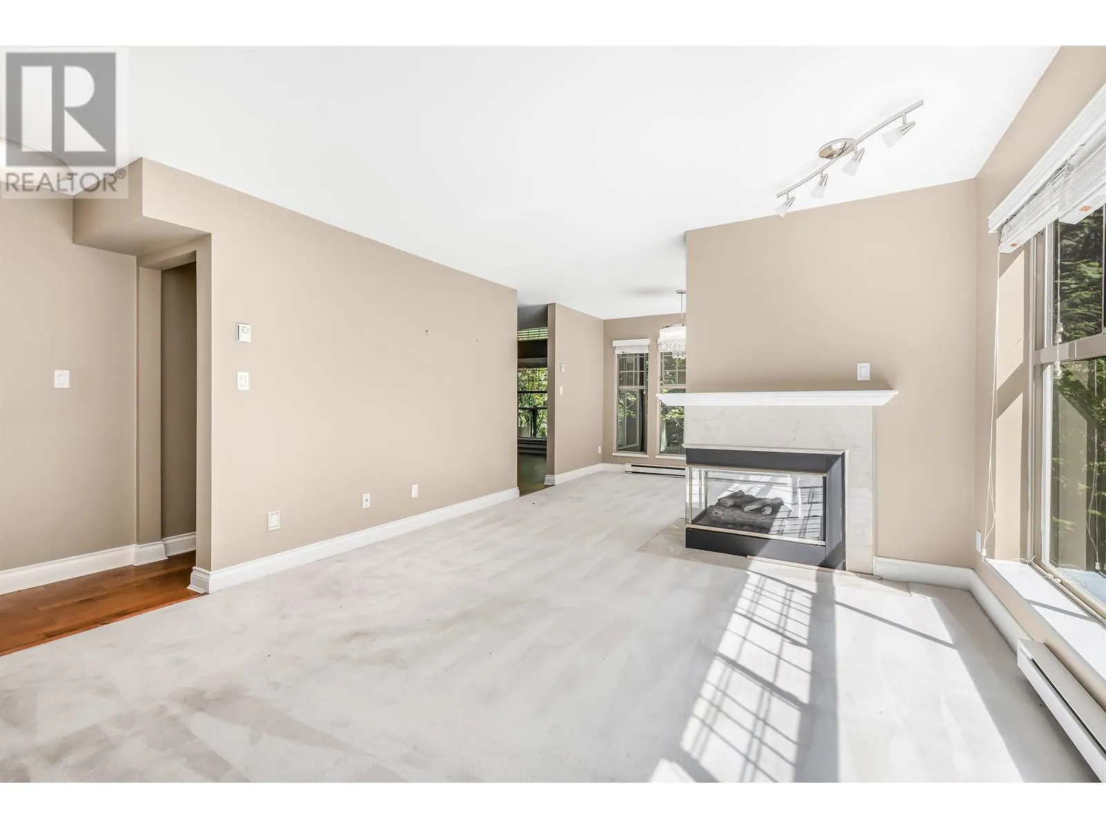 101 180 RAVINE DRIVE