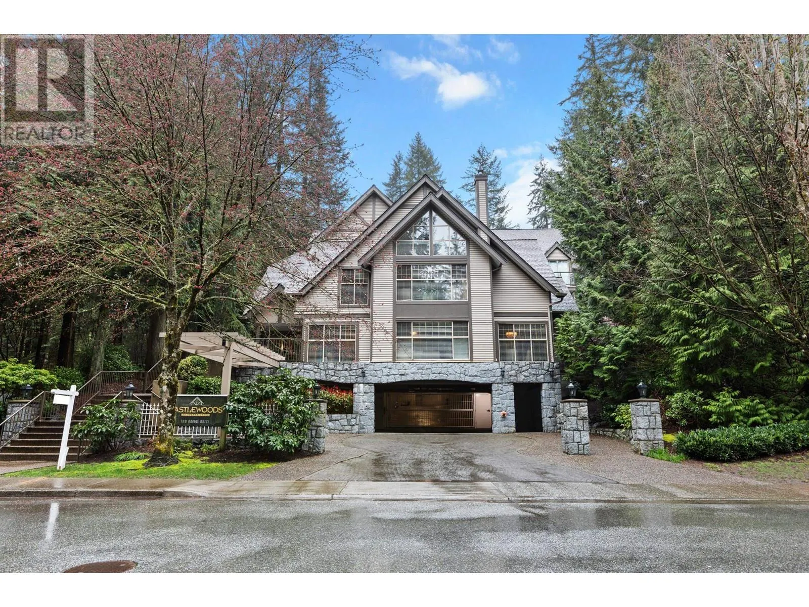 101 180 RAVINE DRIVE