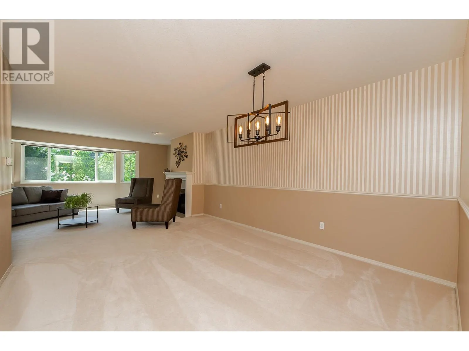 87 101 PARKSIDE DRIVE