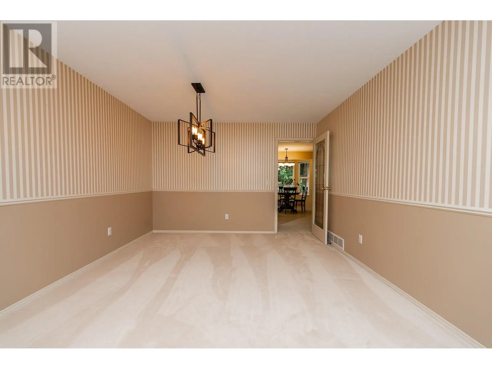 87 101 PARKSIDE DRIVE