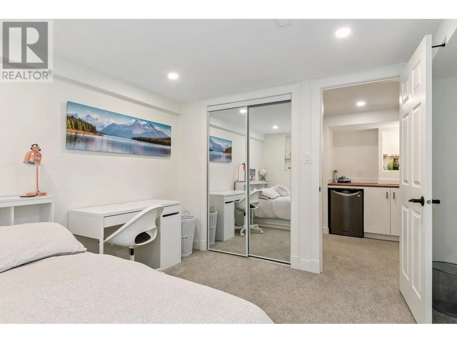 1850 SINCLAIR PLACE