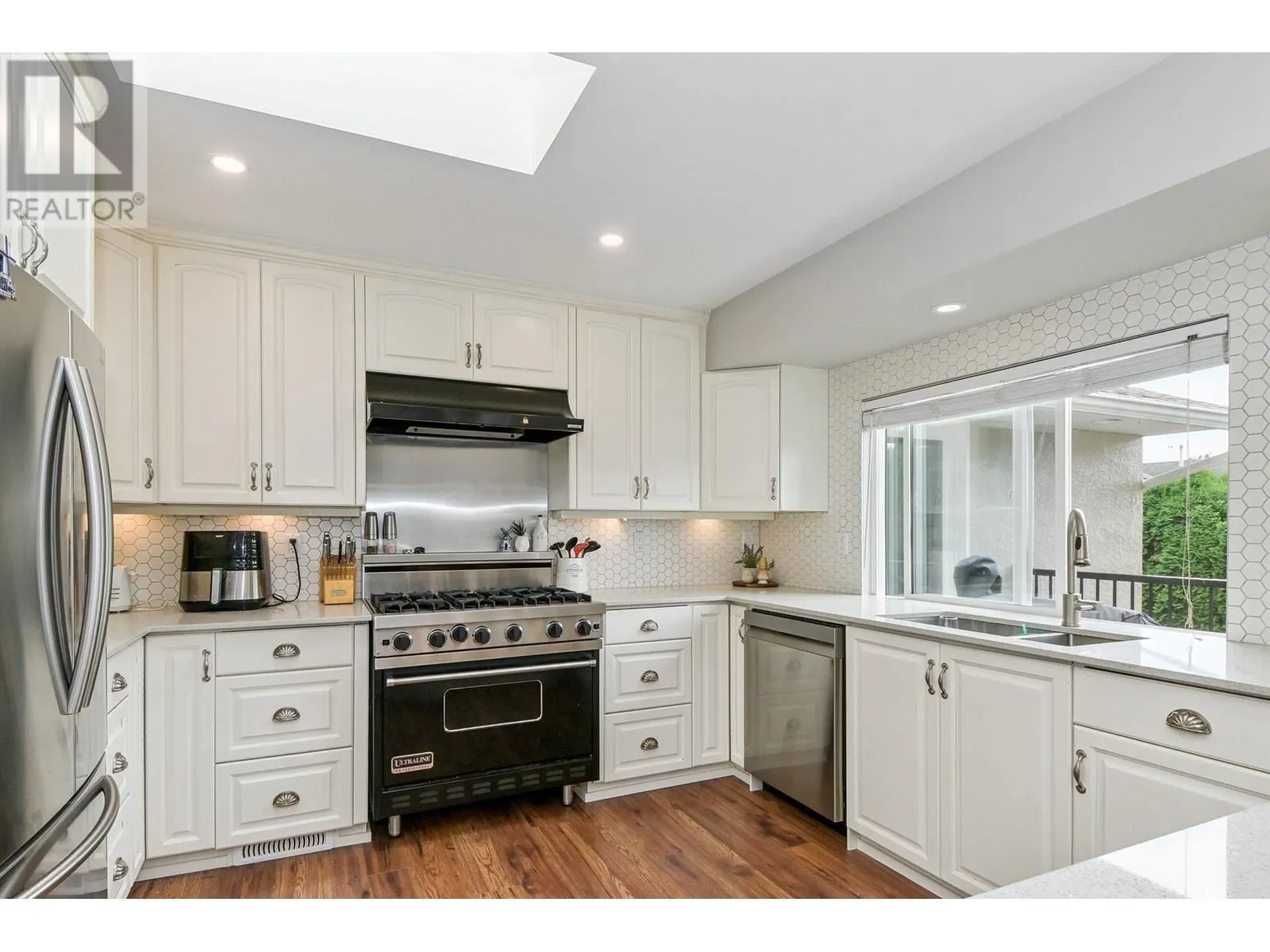 1850 SINCLAIR PLACE