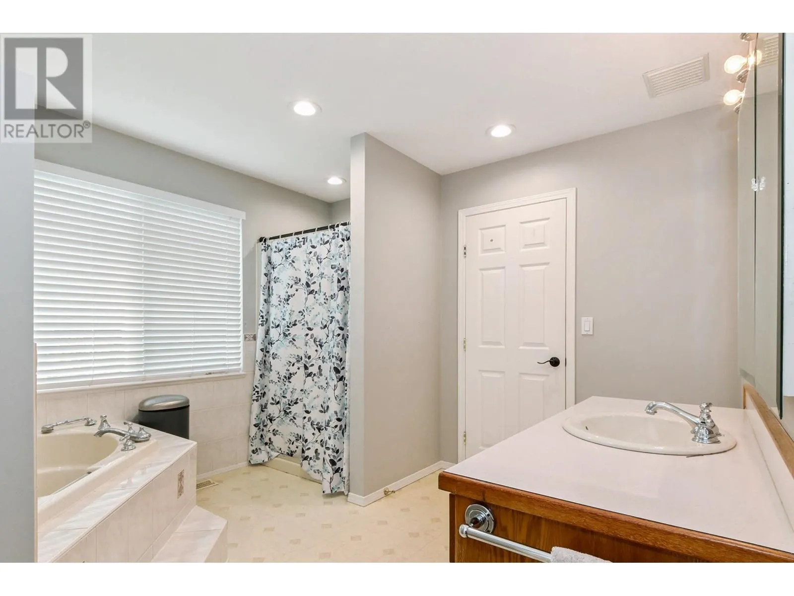 1850 SINCLAIR PLACE