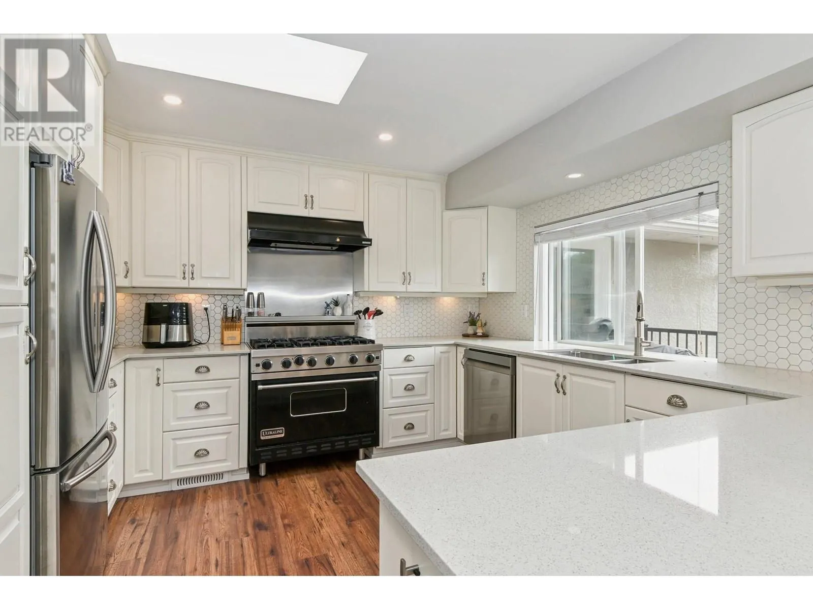 1850 SINCLAIR PLACE