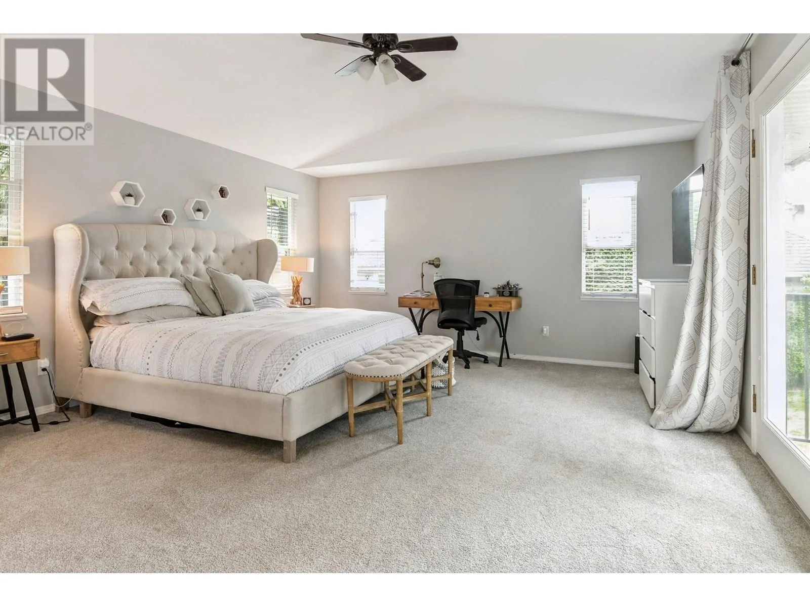 1850 SINCLAIR PLACE