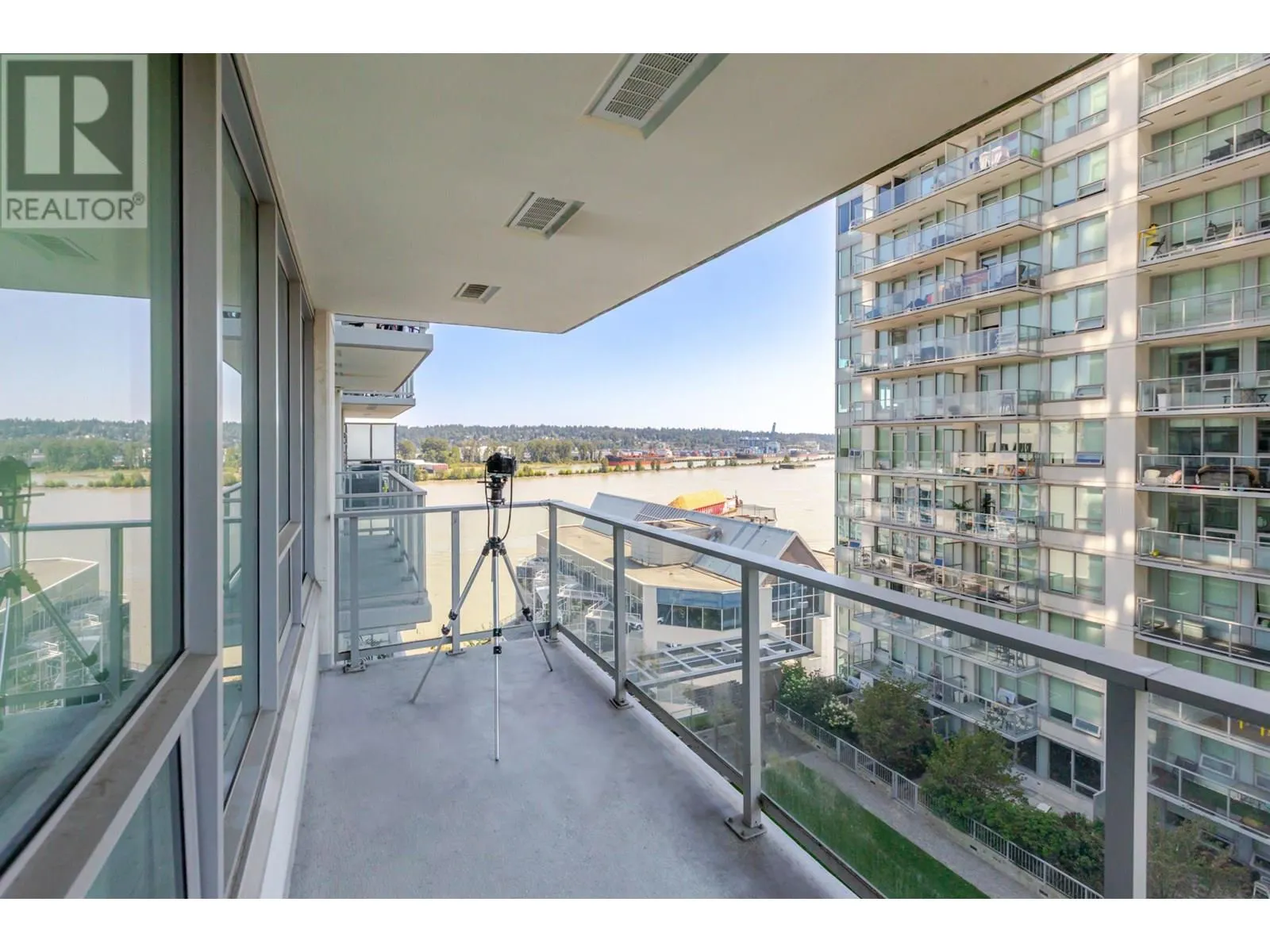 1108 908 QUAYSIDE DRIVE