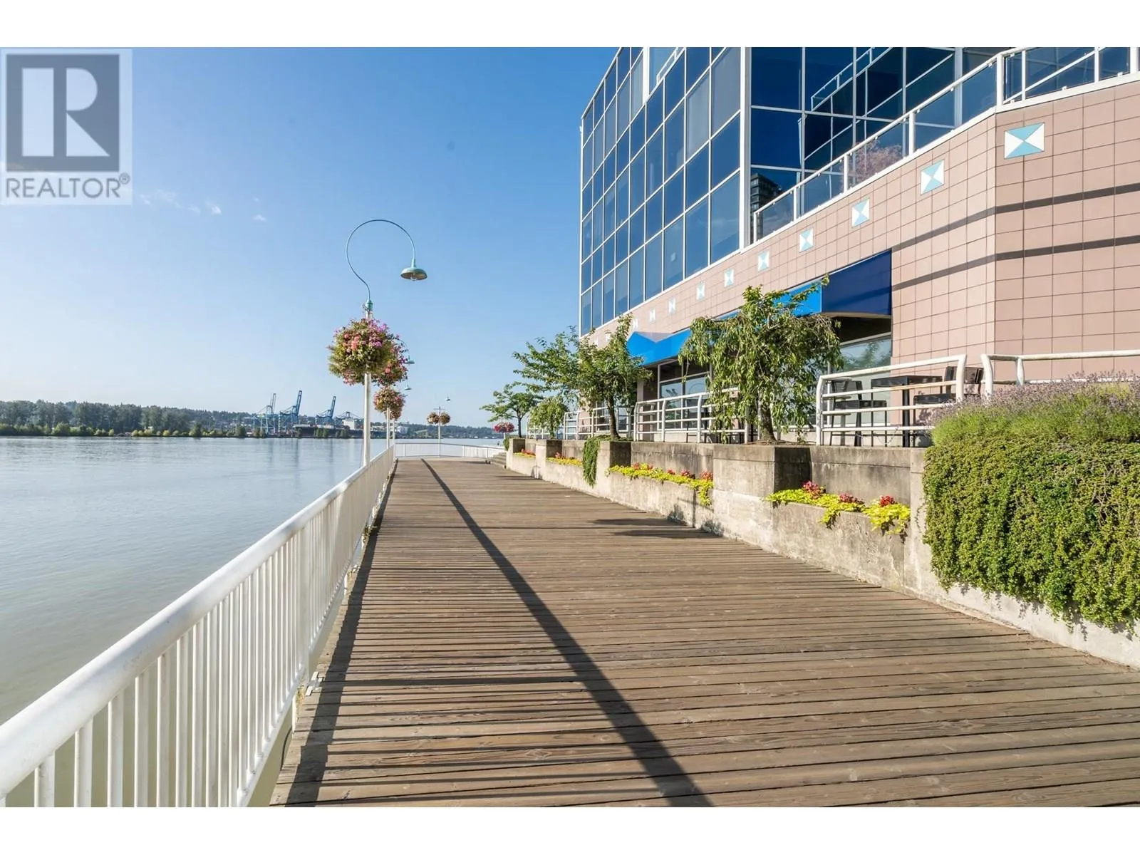 1108 908 QUAYSIDE DRIVE
