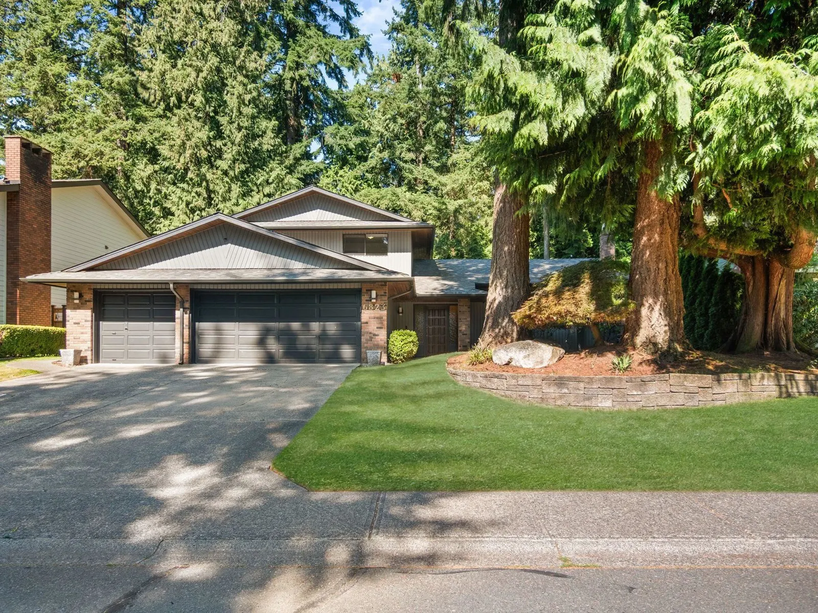 6823 SUSSEX CRESCENT