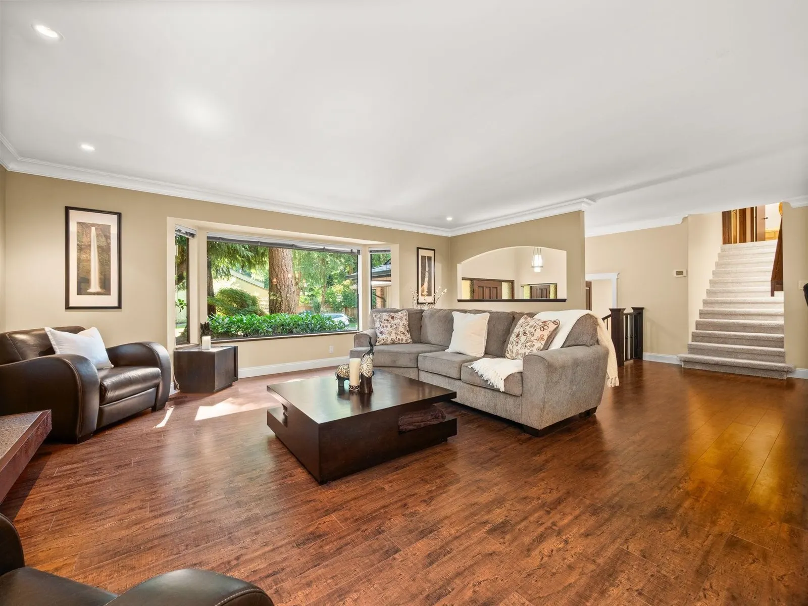 6823 SUSSEX CRESCENT