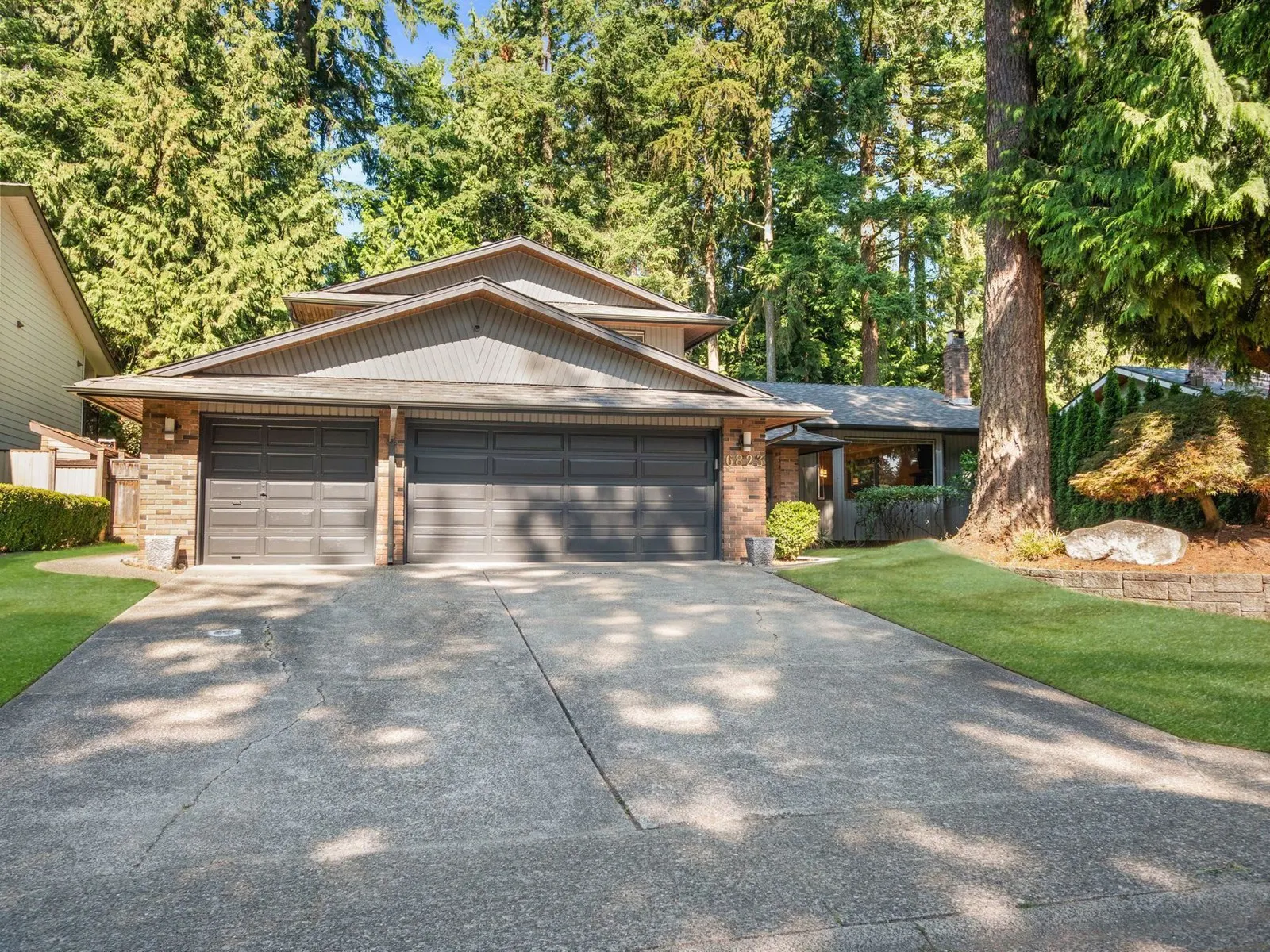6823 SUSSEX CRESCENT