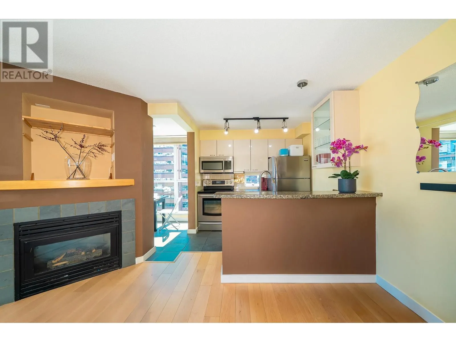 1509 1068 HORNBY STREET