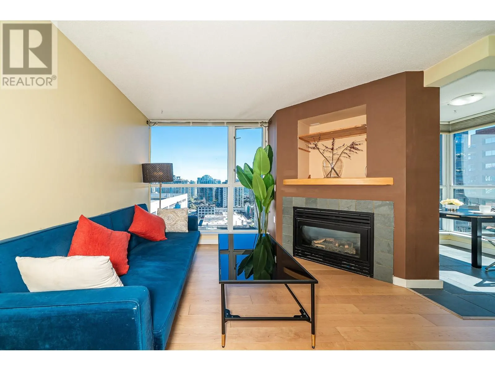 1509 1068 HORNBY STREET