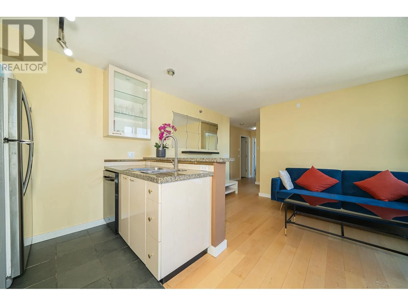 1509 1068 HORNBY STREET