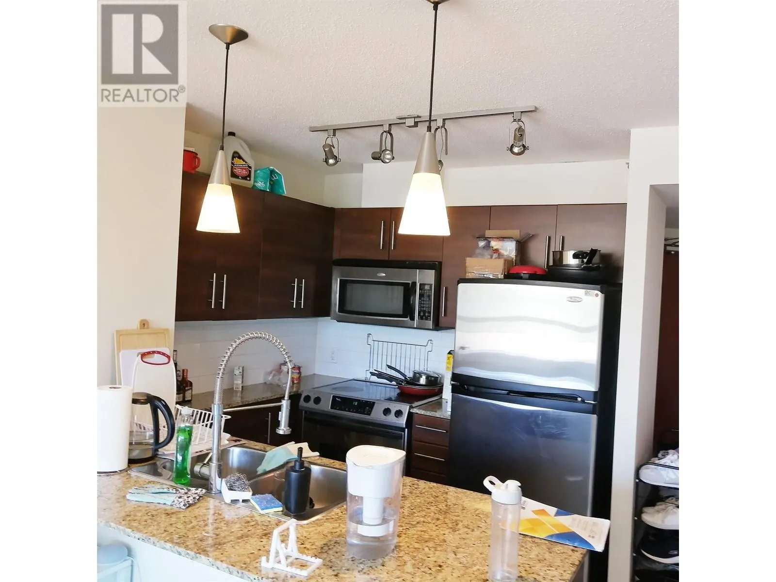 708 814 ROYAL AVENUE