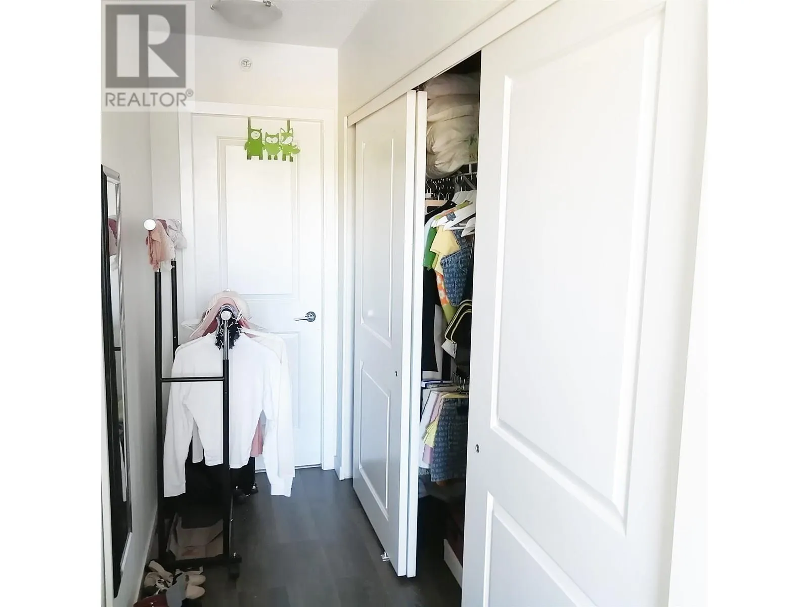 708 814 ROYAL AVENUE