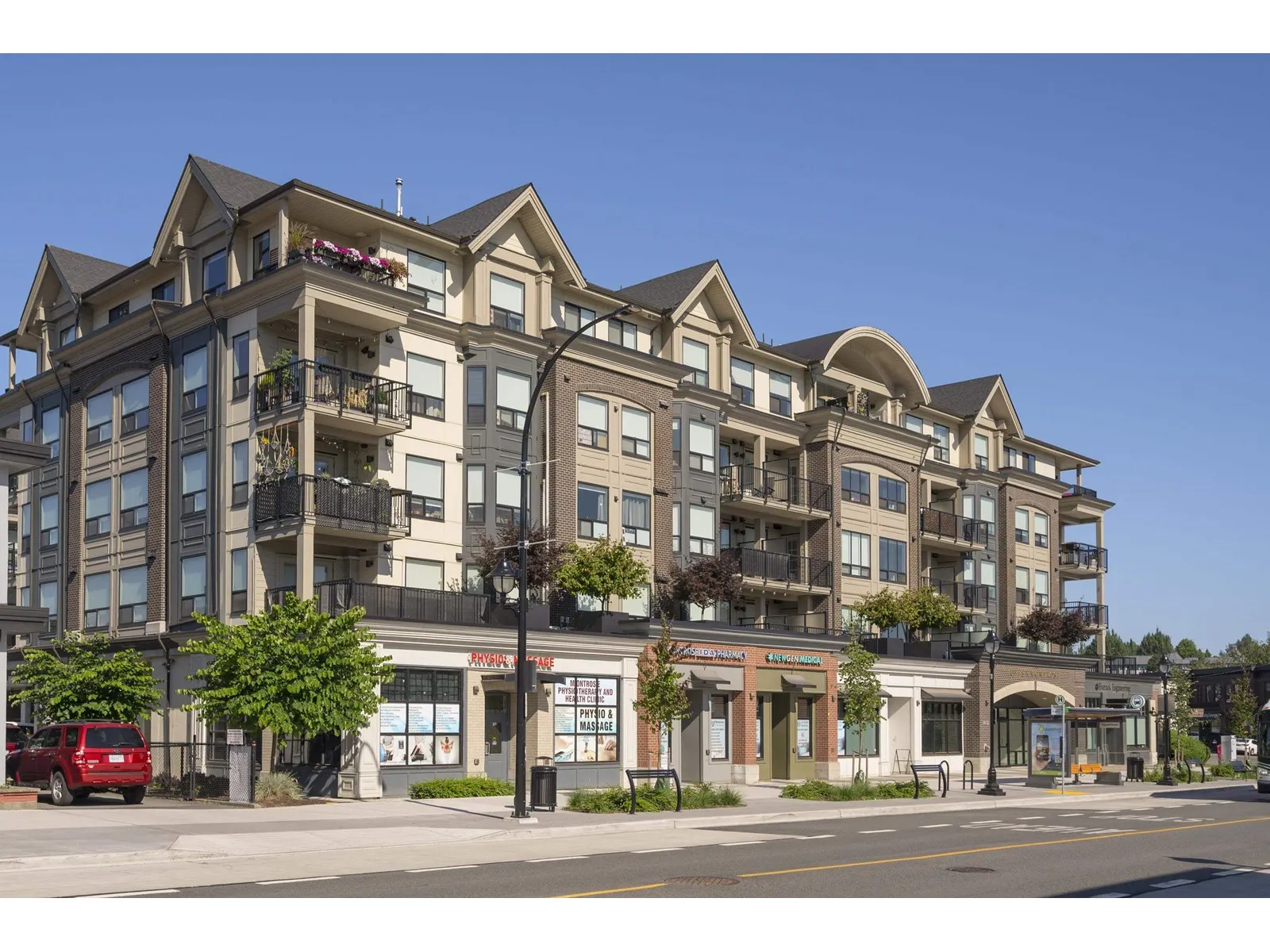 315 2493 MONTROSE AVENUE