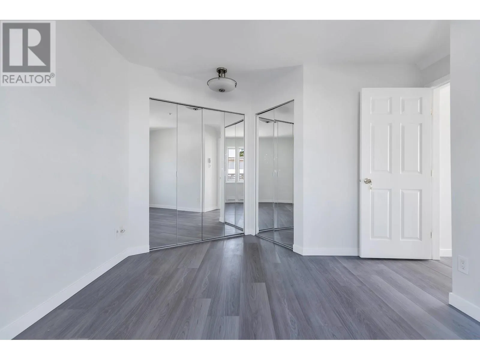 404 245 ST. DAVIDS AVENUE
