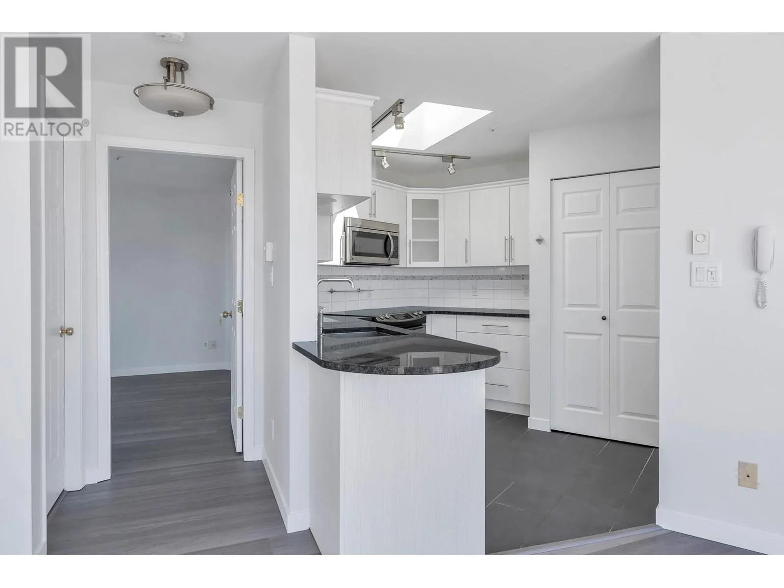404 245 ST. DAVIDS AVENUE