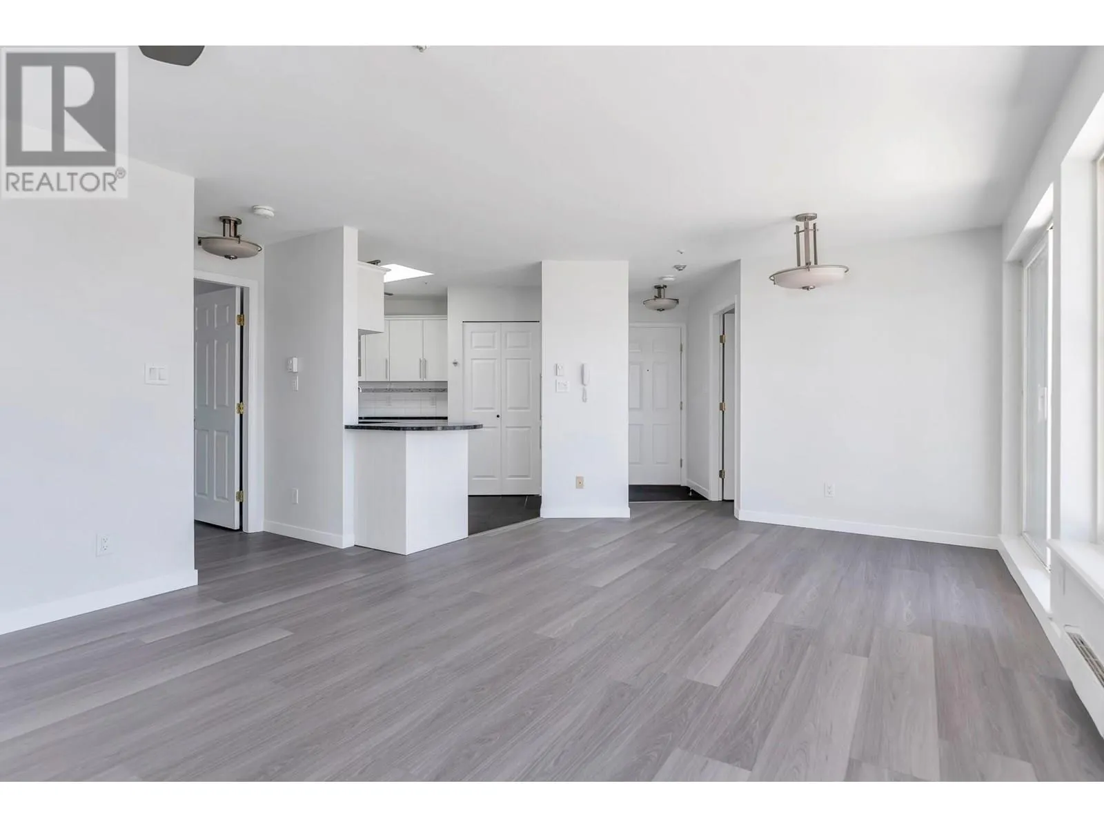 404 245 ST. DAVIDS AVENUE