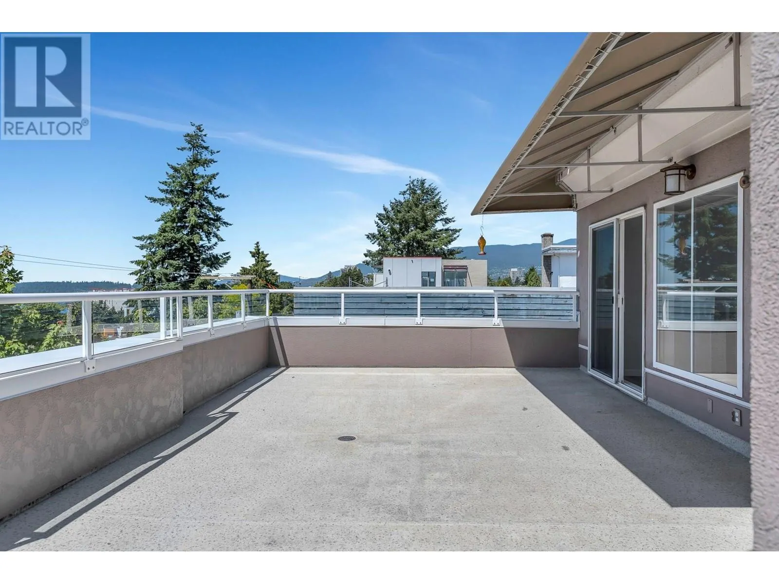 404 245 ST. DAVIDS AVENUE