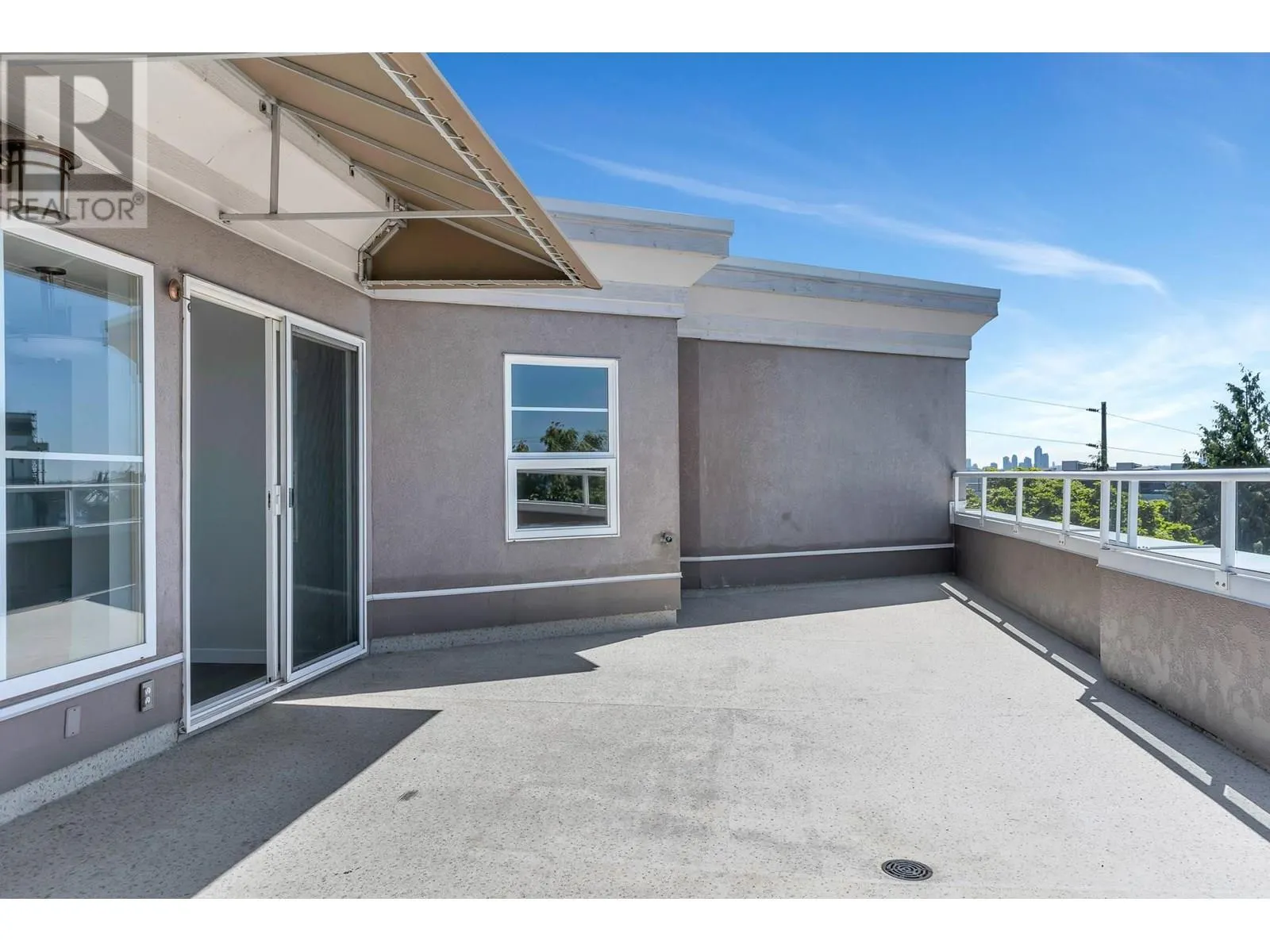 404 245 ST. DAVIDS AVENUE