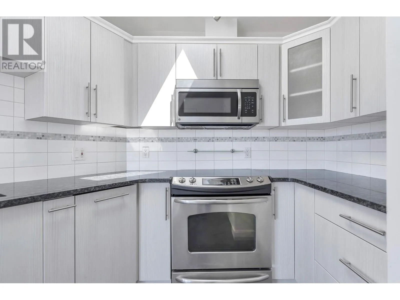 404 245 ST. DAVIDS AVENUE