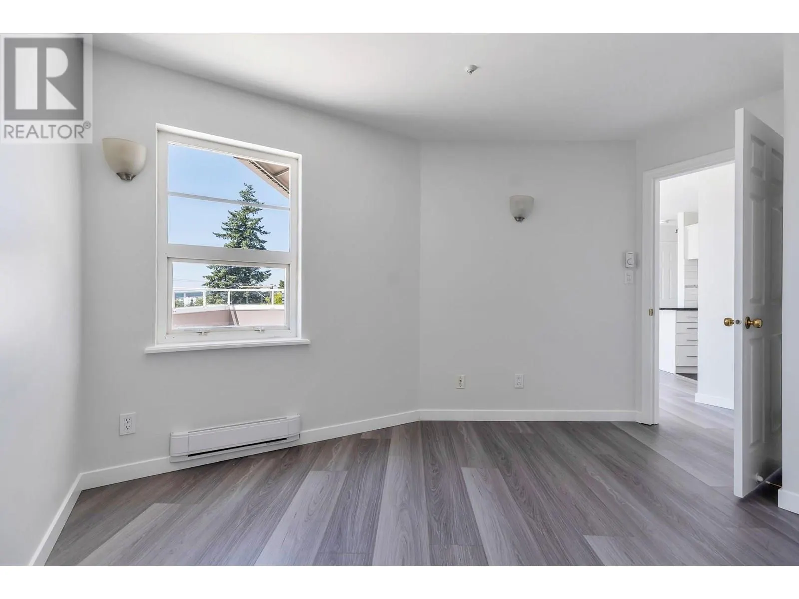 404 245 ST. DAVIDS AVENUE