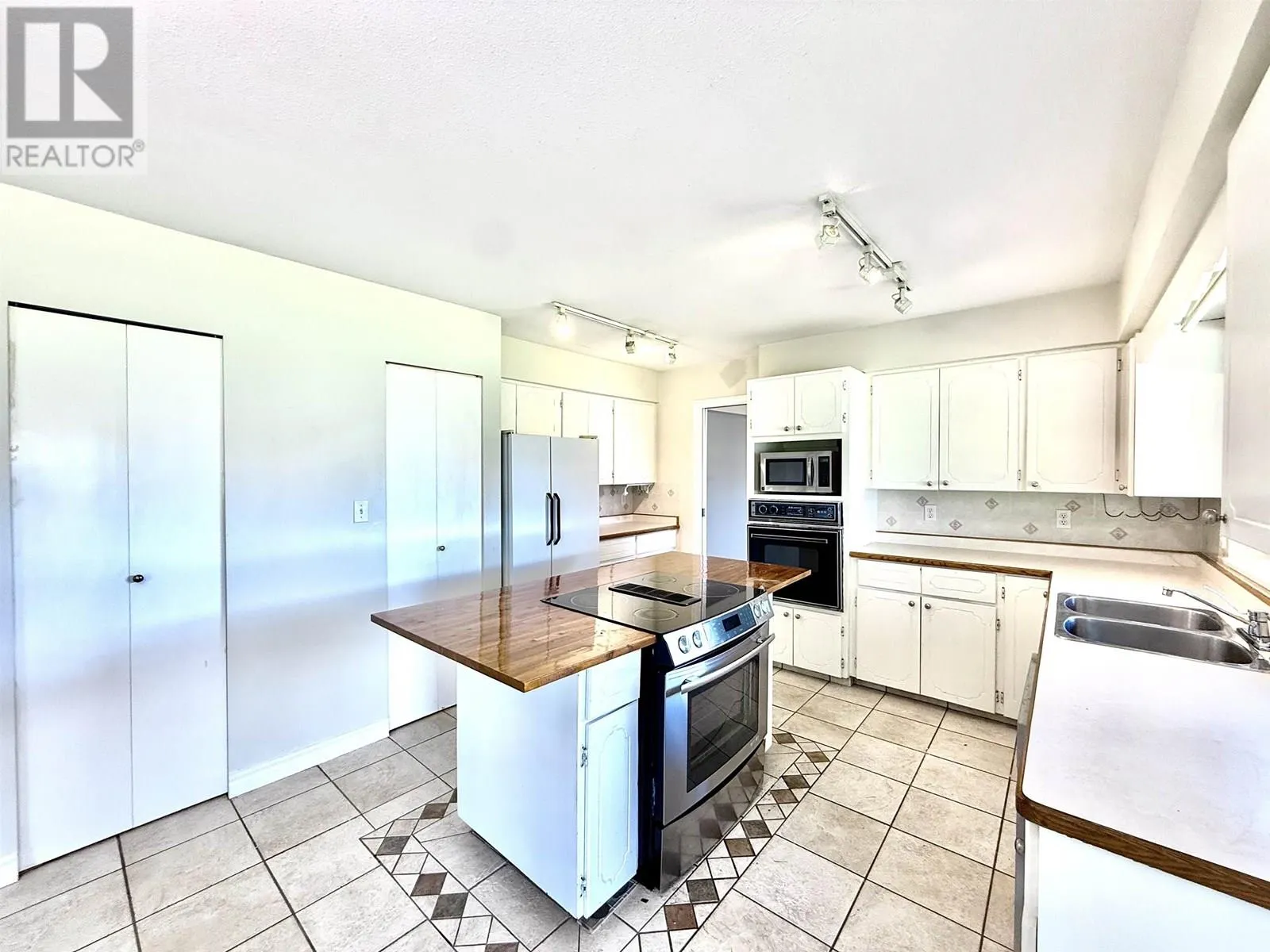 12459 MEADOW BROOK PLACE