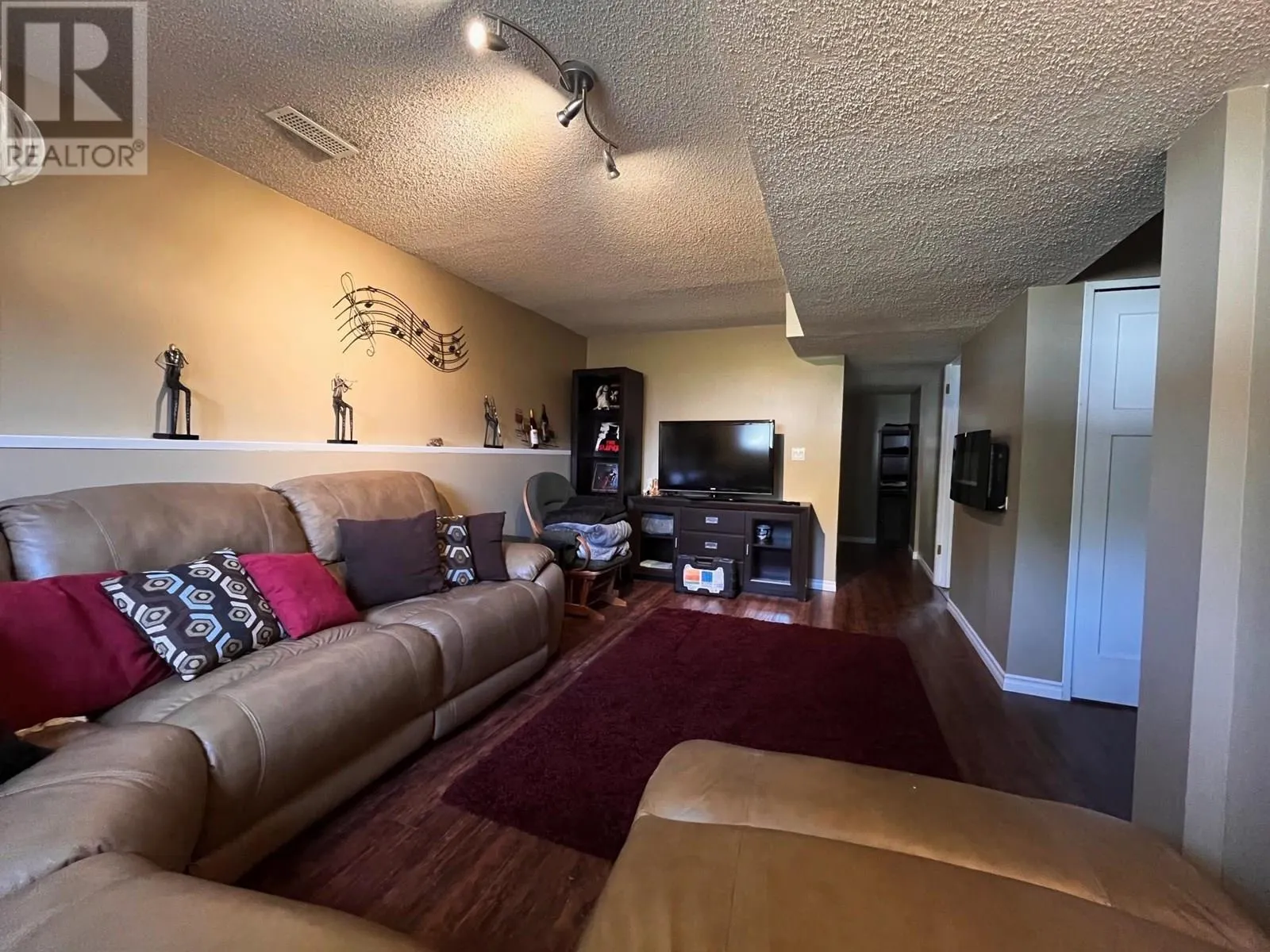7717 KINGSLEY CRESCENT