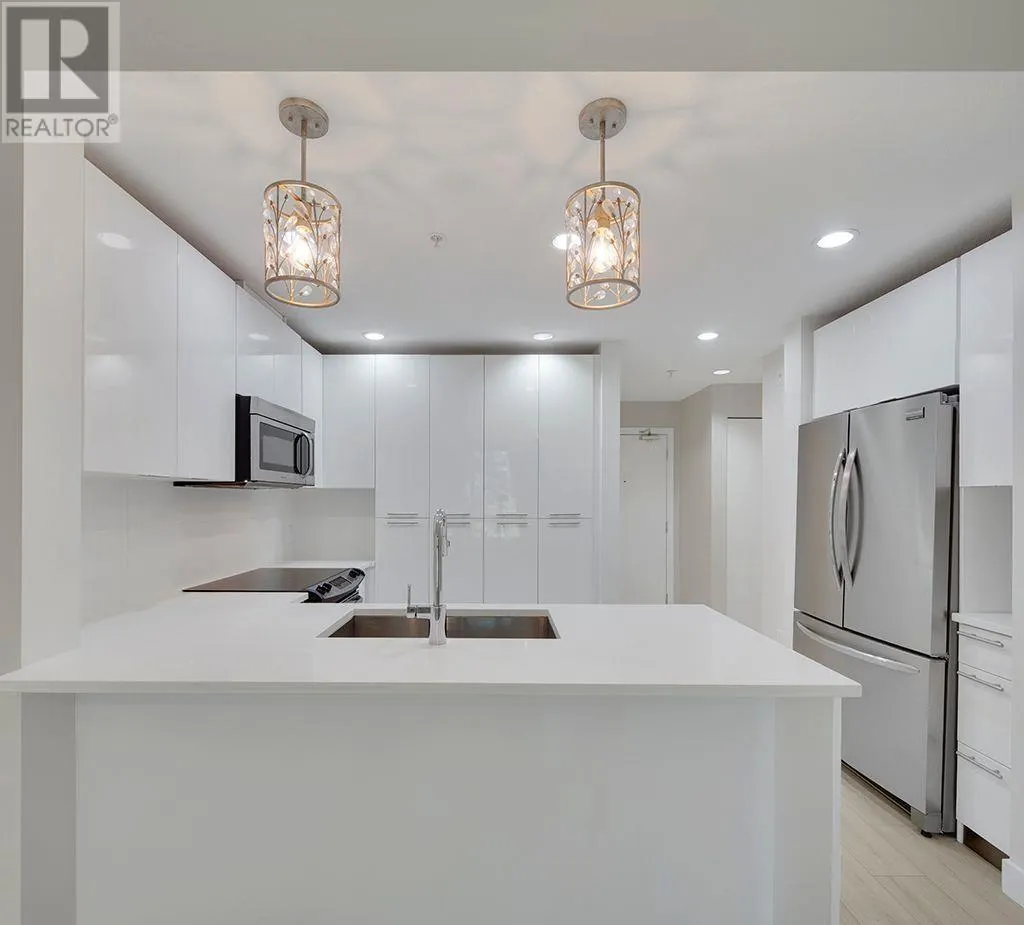 404 733 W 3RD STREET