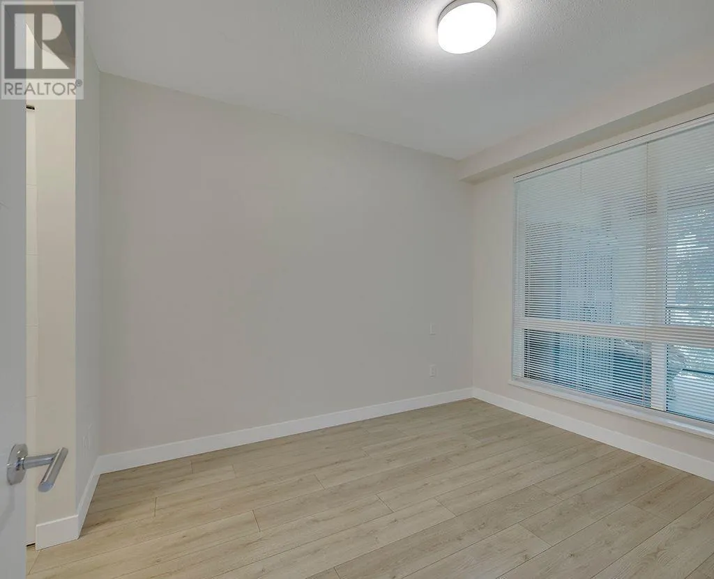 404 733 W 3RD STREET