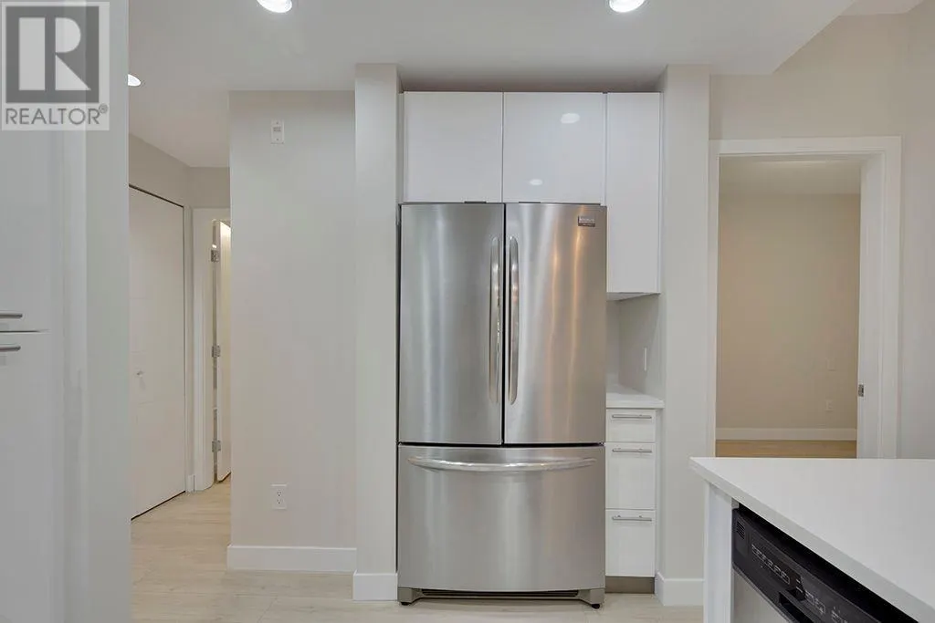 404 733 W 3RD STREET
