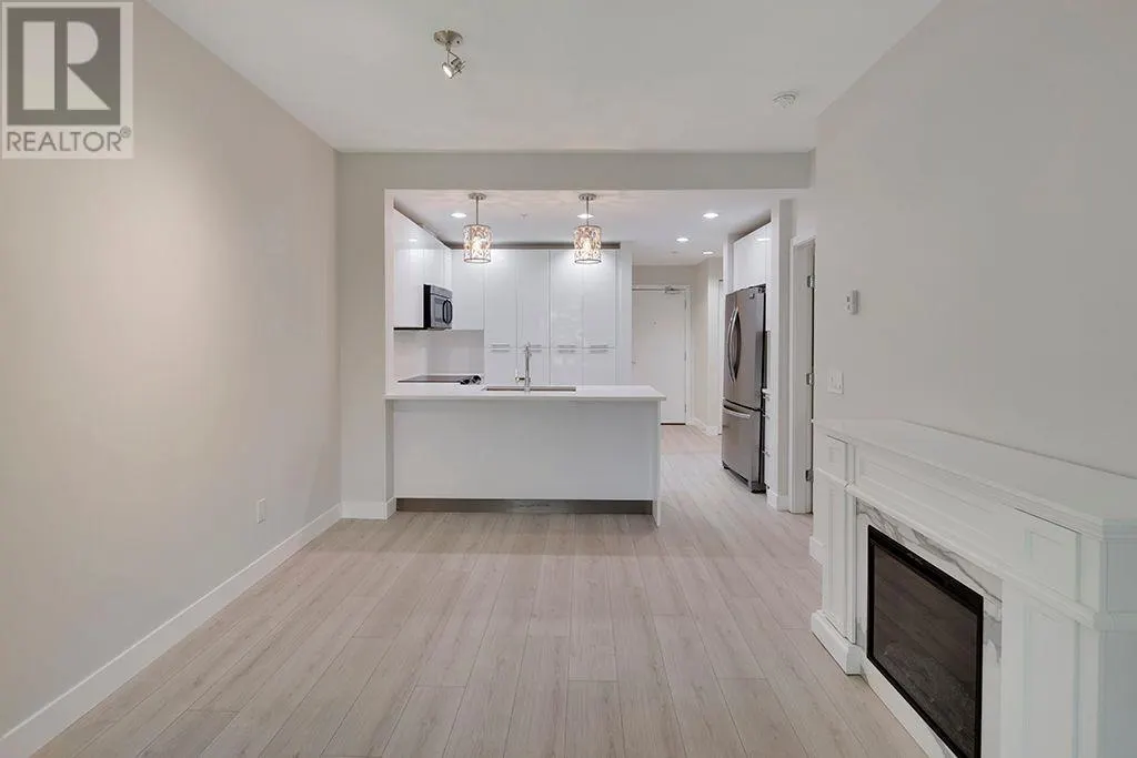 404 733 W 3RD STREET