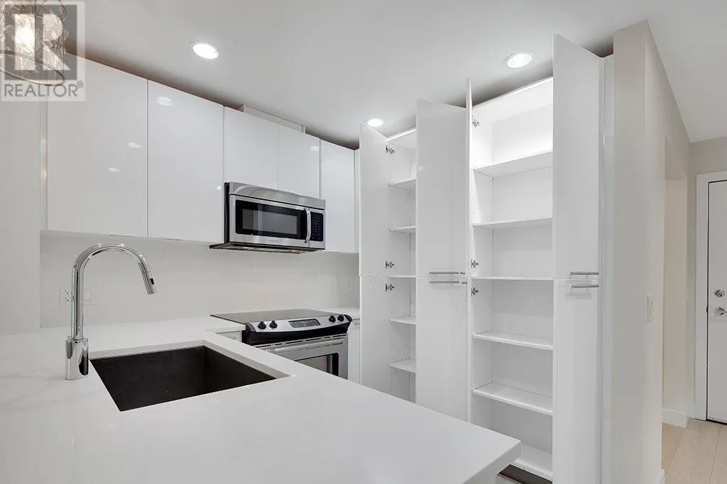 404 733 W 3RD STREET