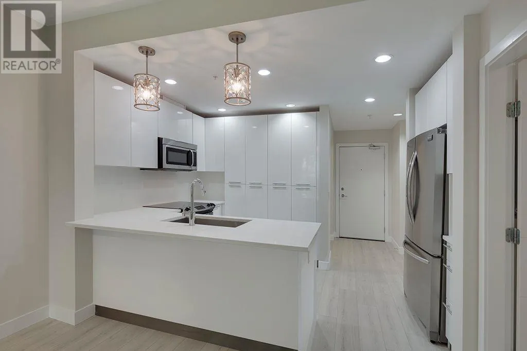 404 733 W 3RD STREET