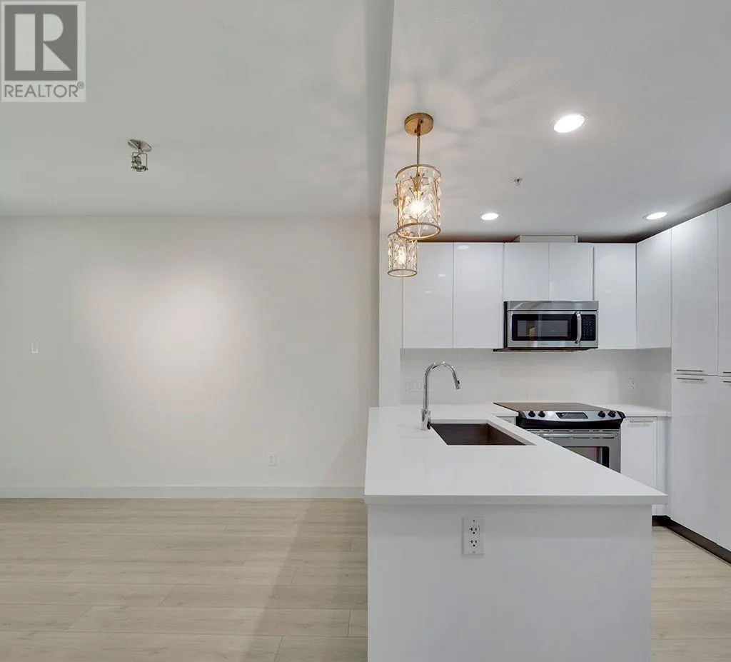 404 733 W 3RD STREET