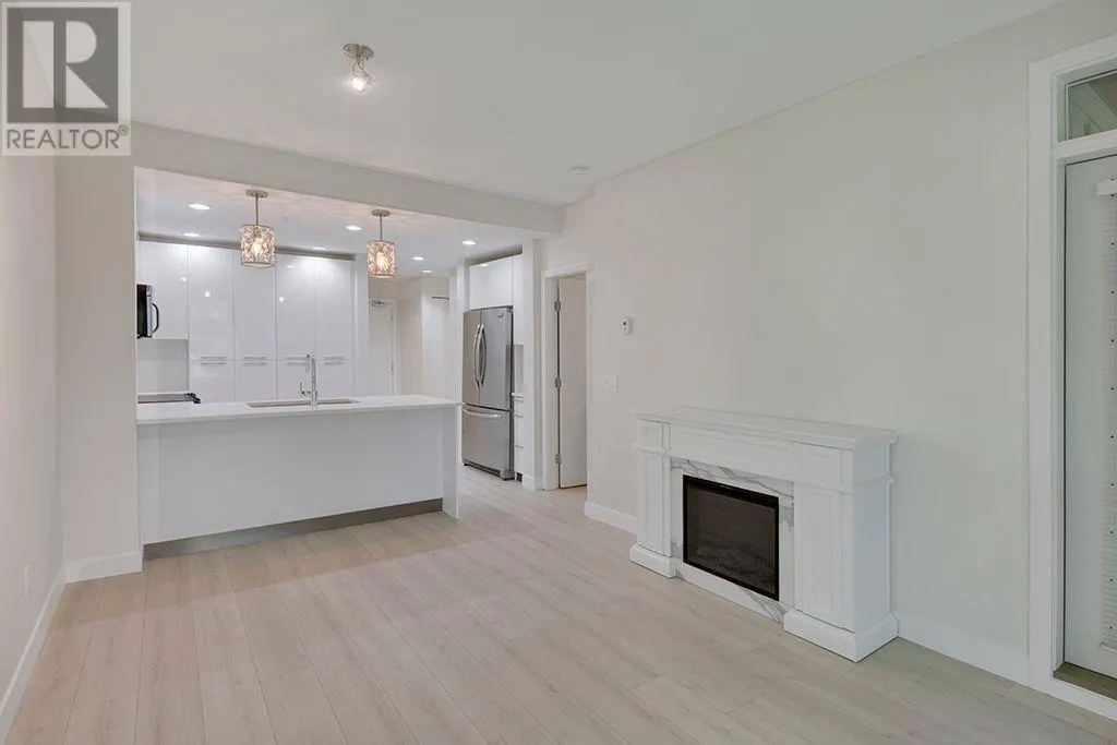 404 733 W 3RD STREET