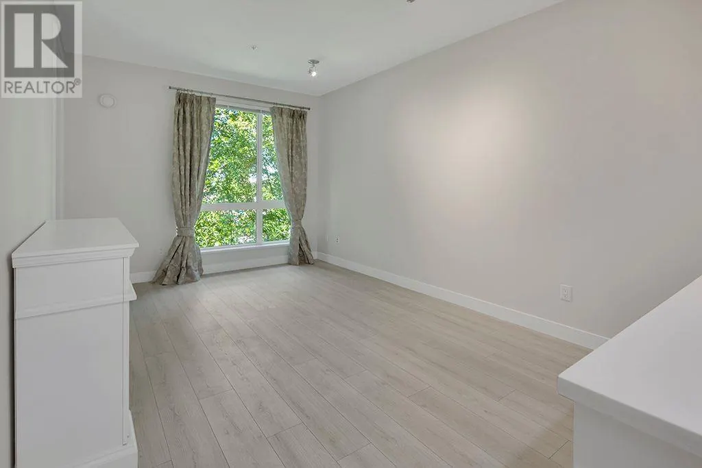 404 733 W 3RD STREET