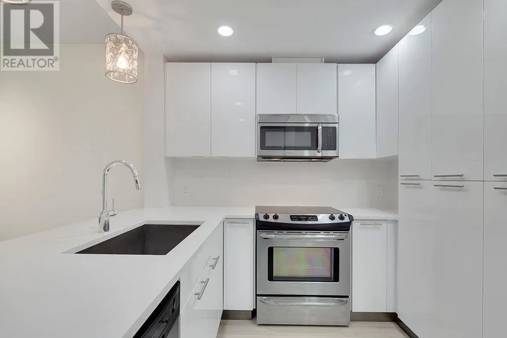 404 733 W 3RD STREET