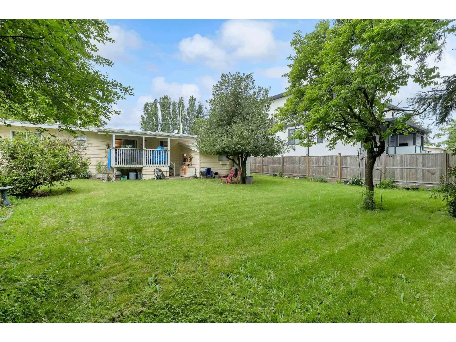 2136 SHERWOOD CRESCENT