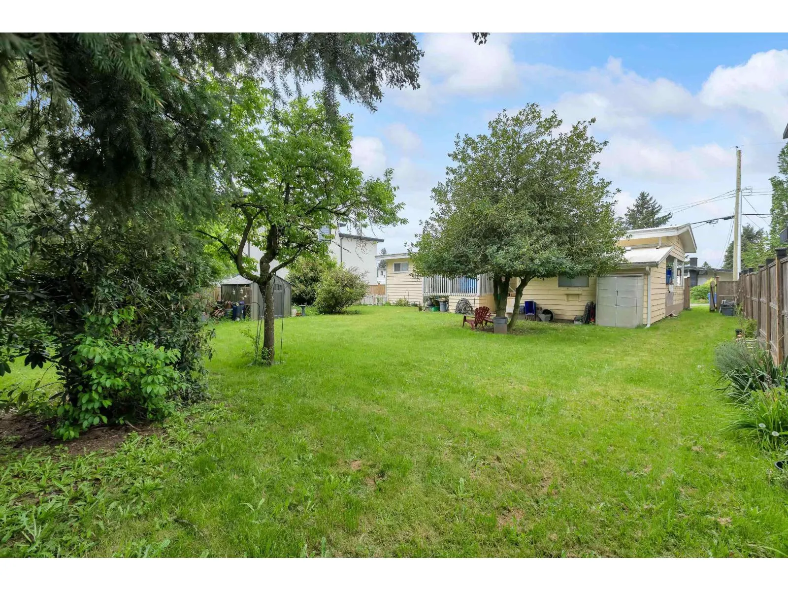 2136 SHERWOOD CRESCENT