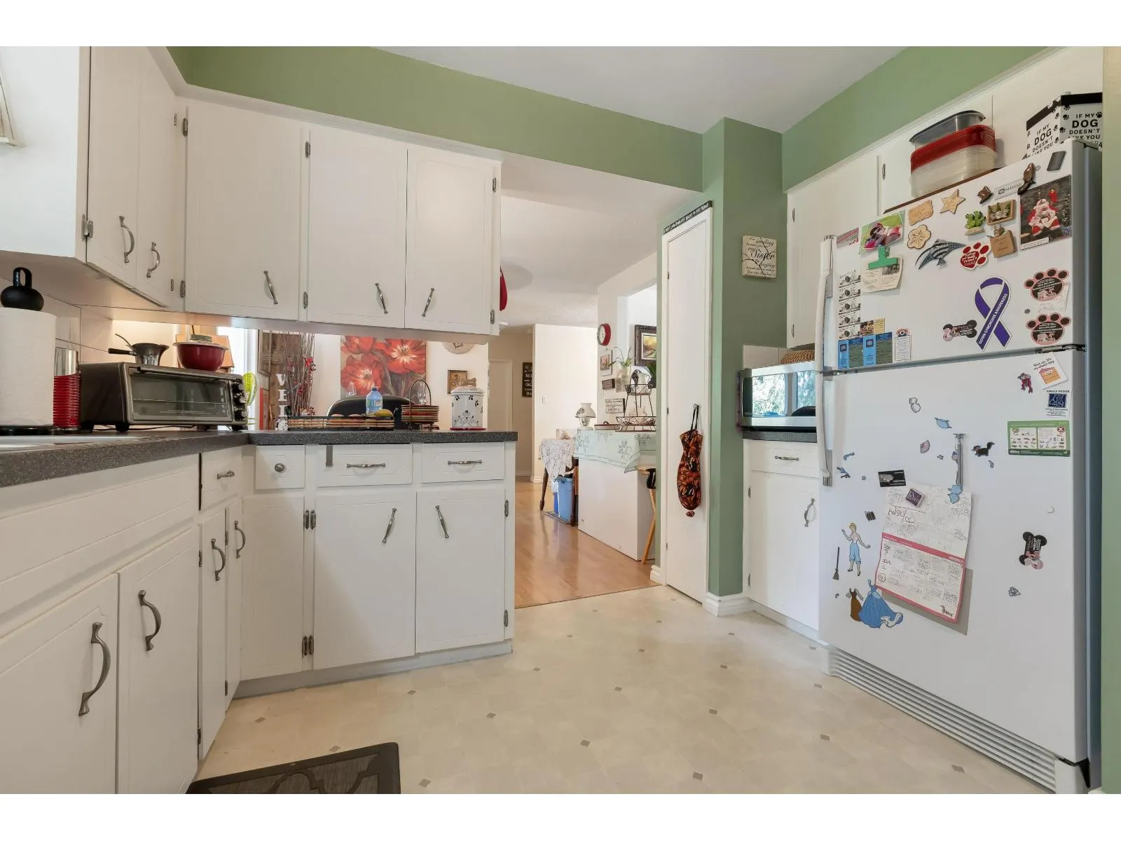2136 SHERWOOD CRESCENT