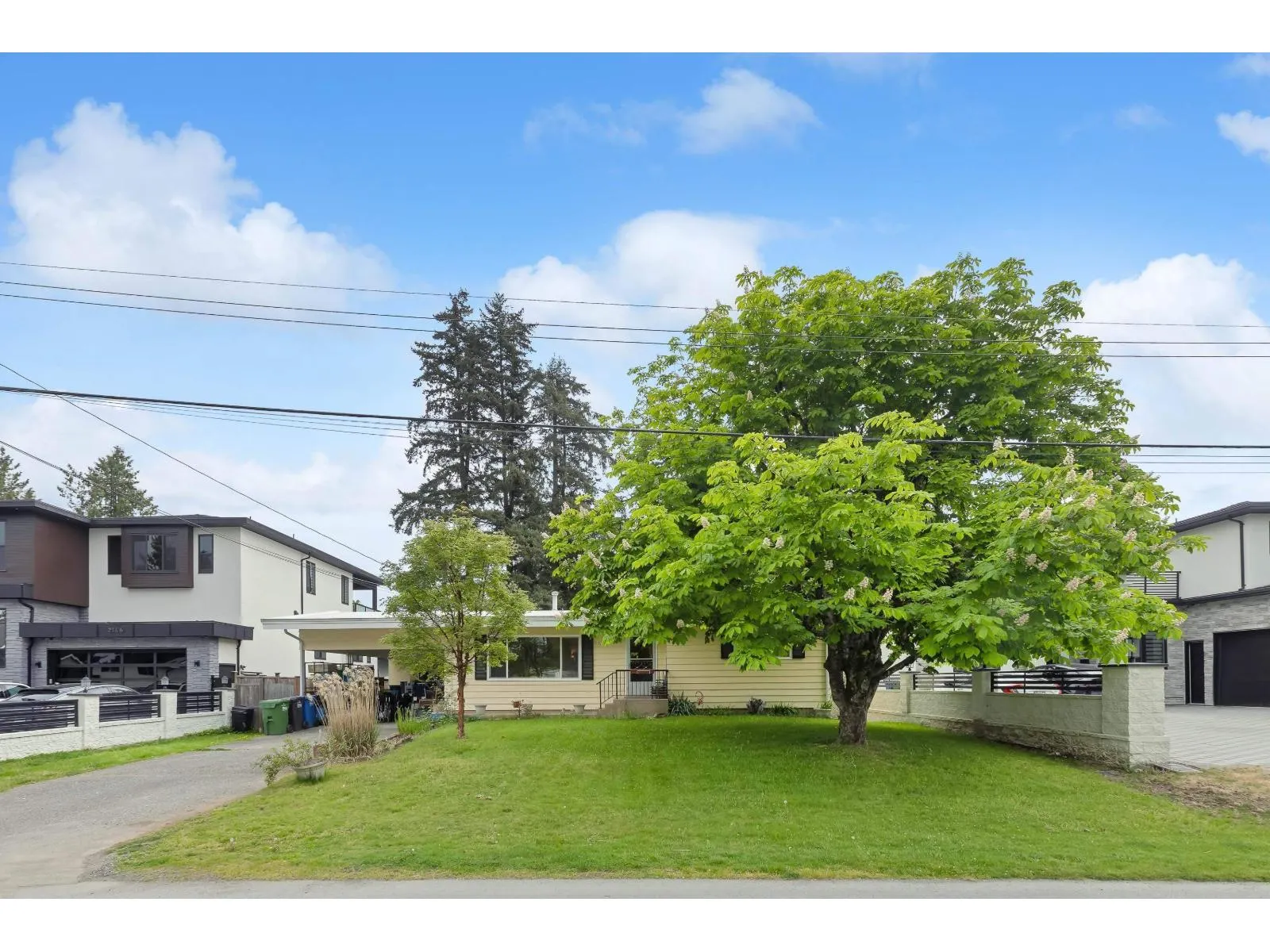 2136 SHERWOOD CRESCENT