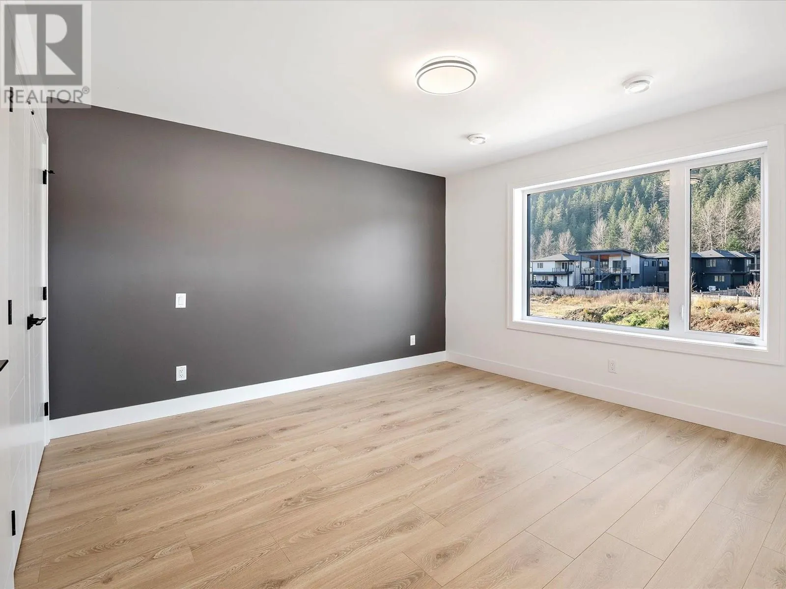 1005 PHARE CRESCENT