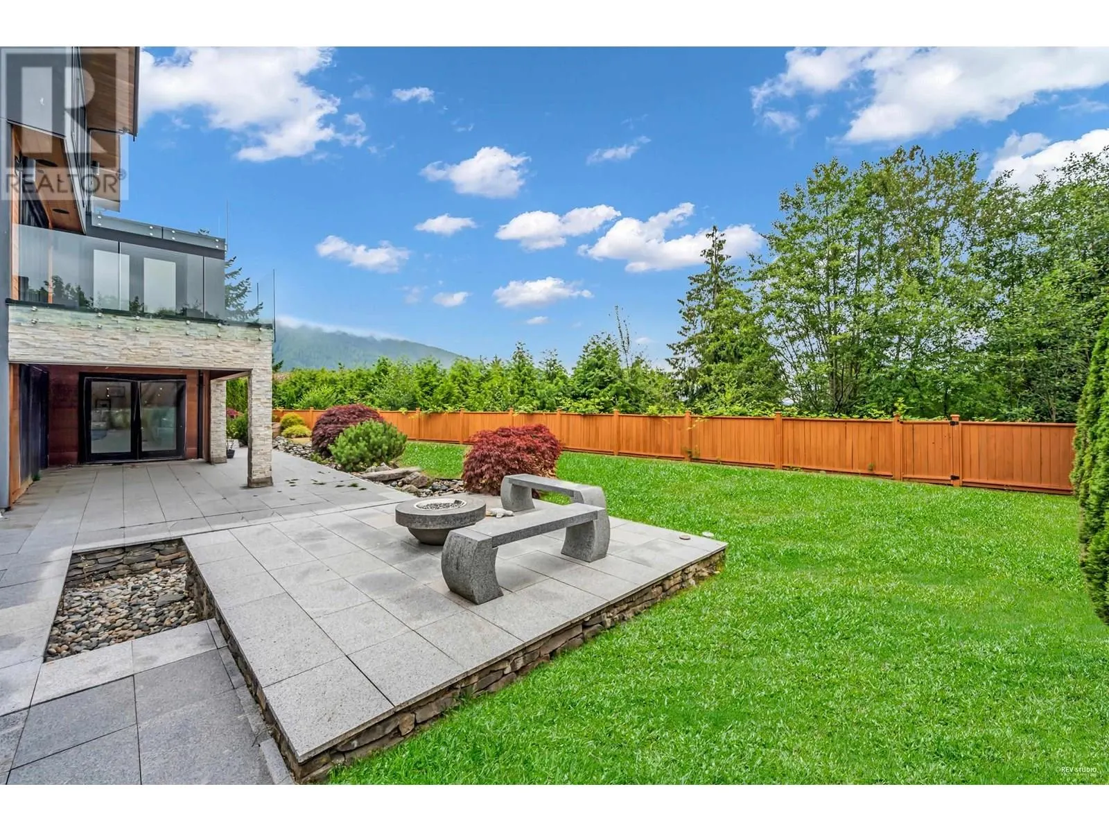 518 BALLANTREE PLACE