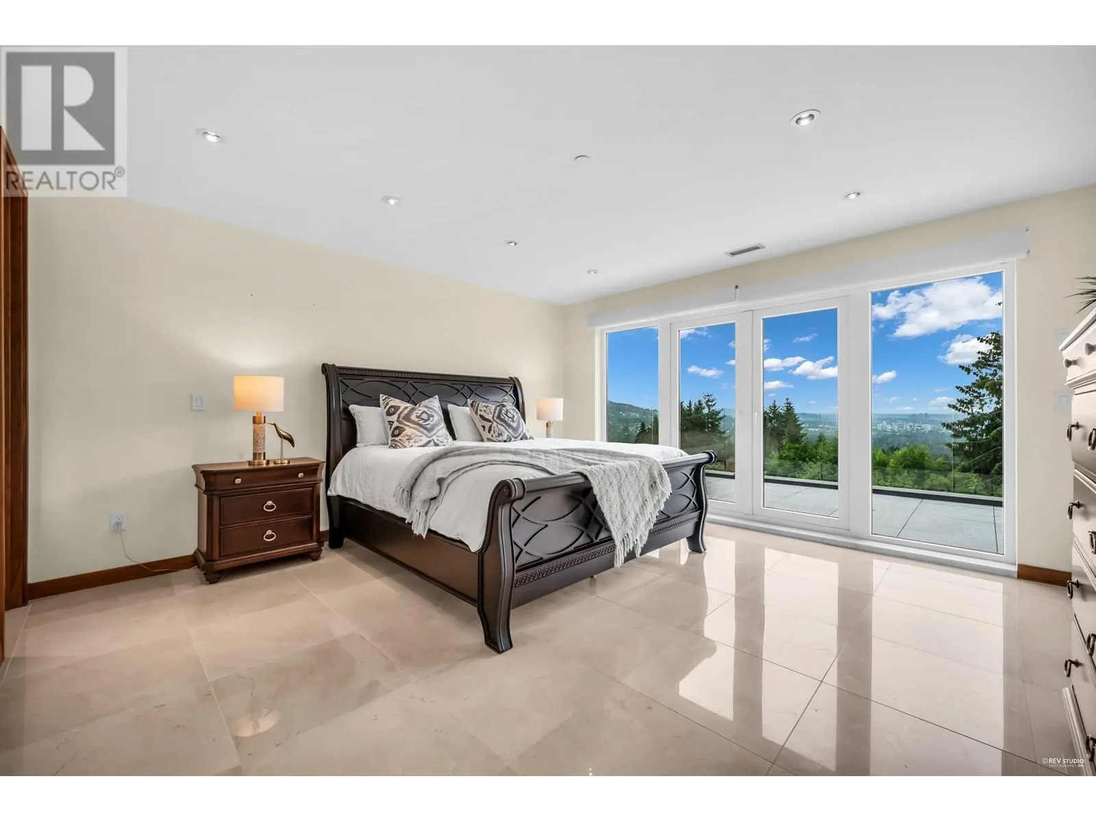 518 BALLANTREE PLACE