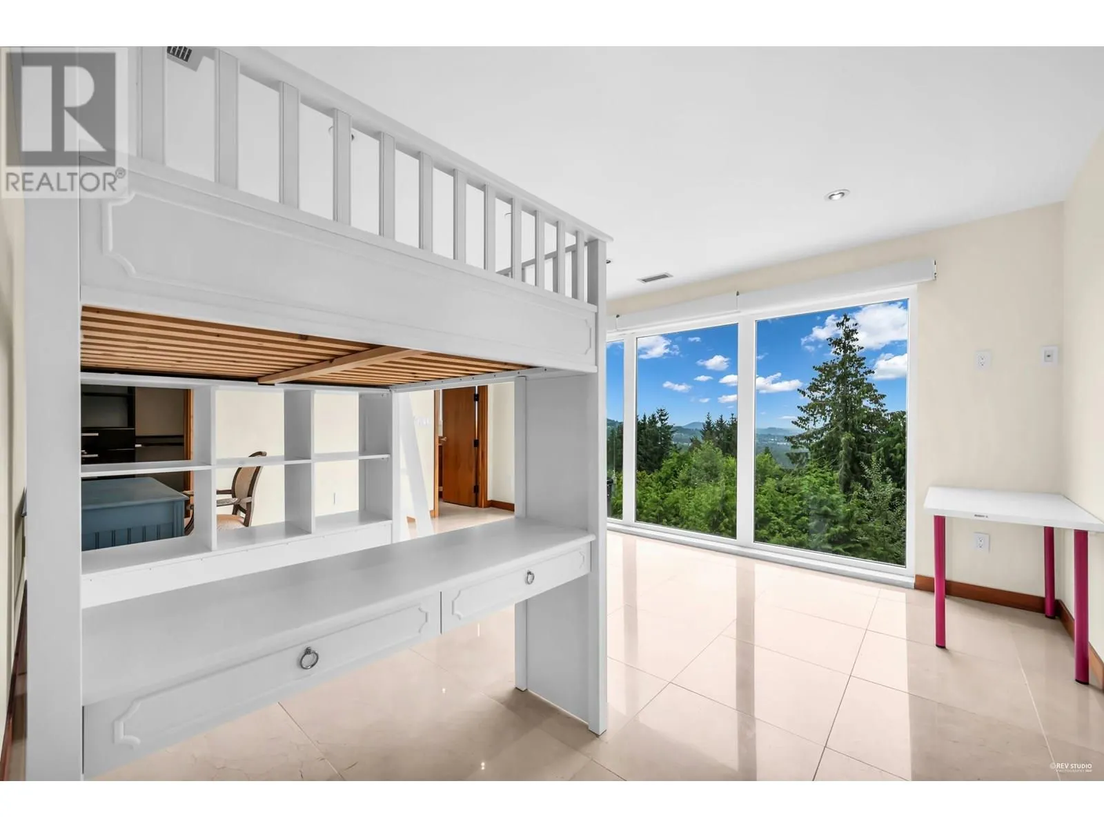 518 BALLANTREE PLACE