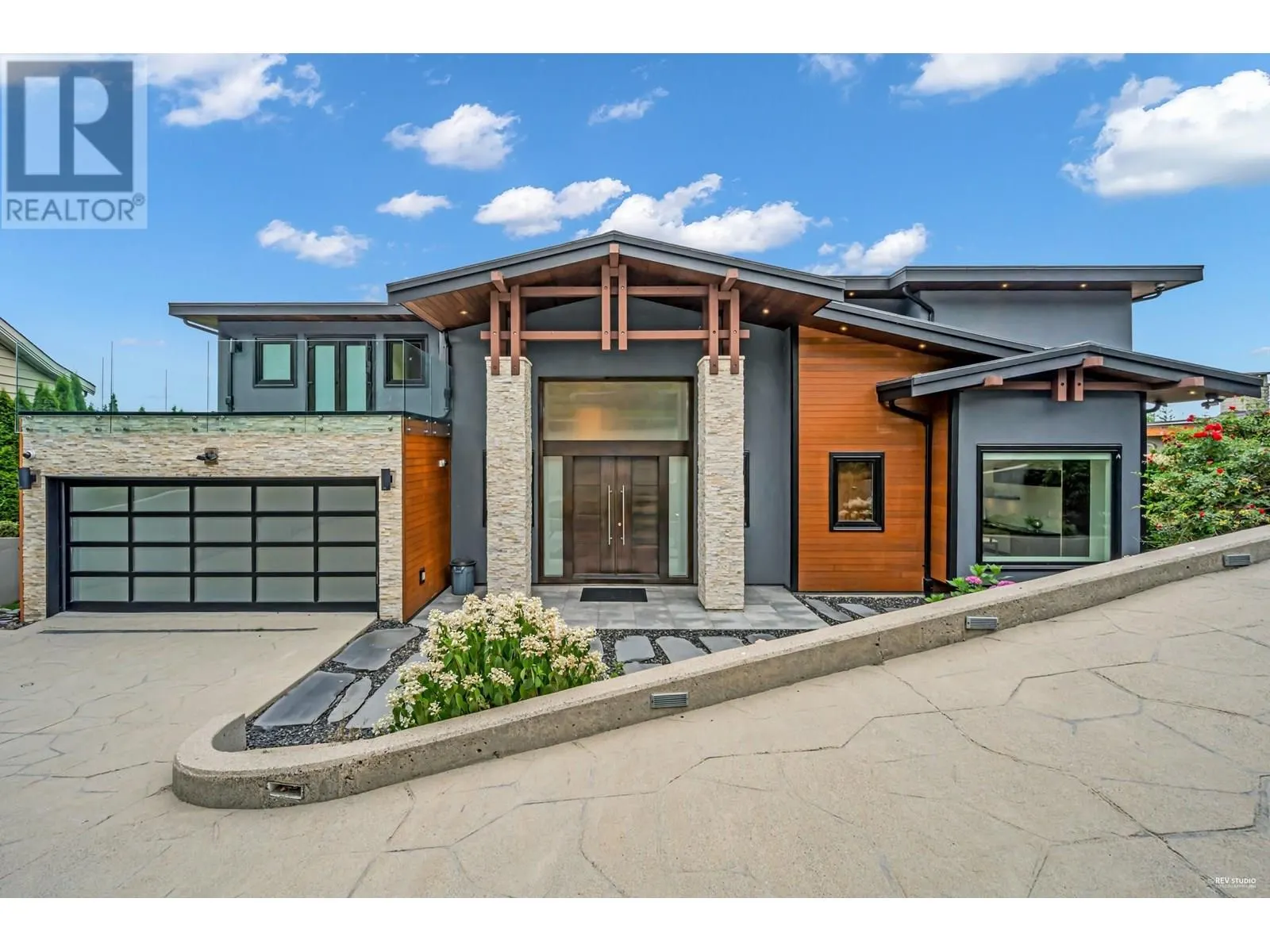 518 BALLANTREE PLACE